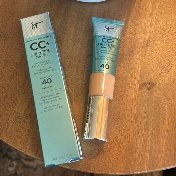 - It Cosmetics CC+ Cream Oil-Free Matte with SPF 40 Full-size neutral TAN - Picture 1 of 8